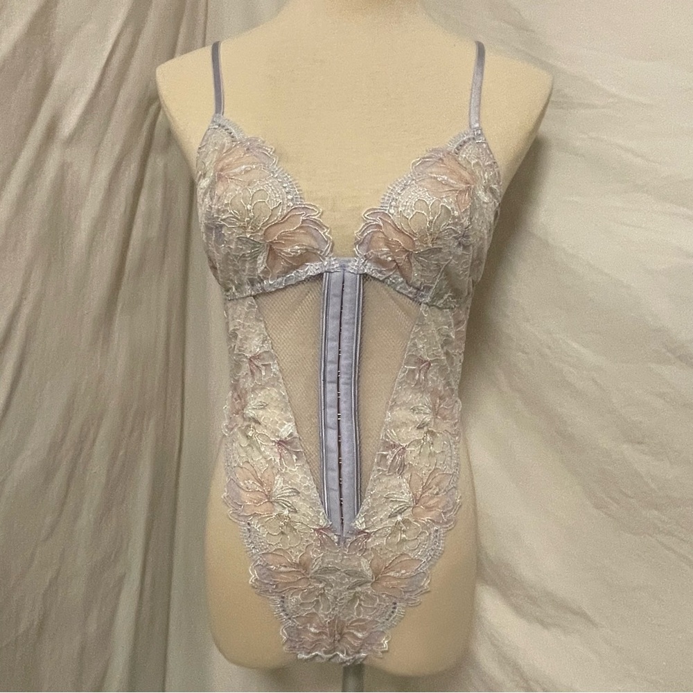 SOLD Victoria’s Secret Unlined Iridescent Iris Lace Teddy (M)